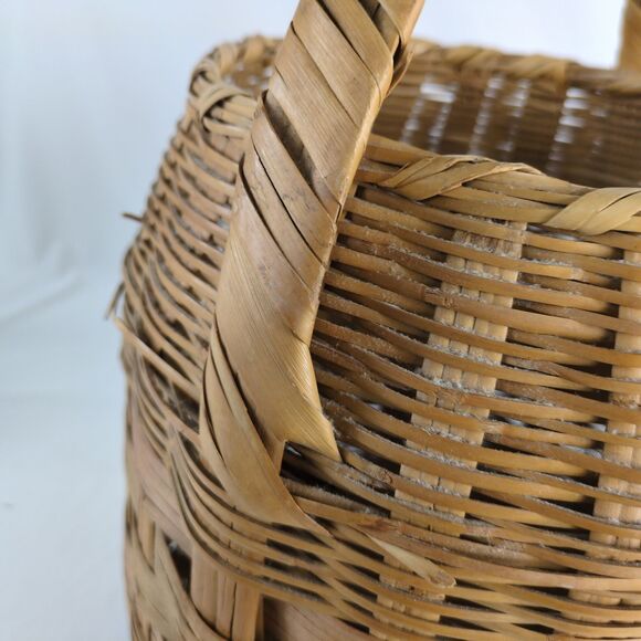 Vintage Large 16" Beehive Woven Rattan Sewing Basket with Top Handle, Yarn Split - Picture 6 of 6